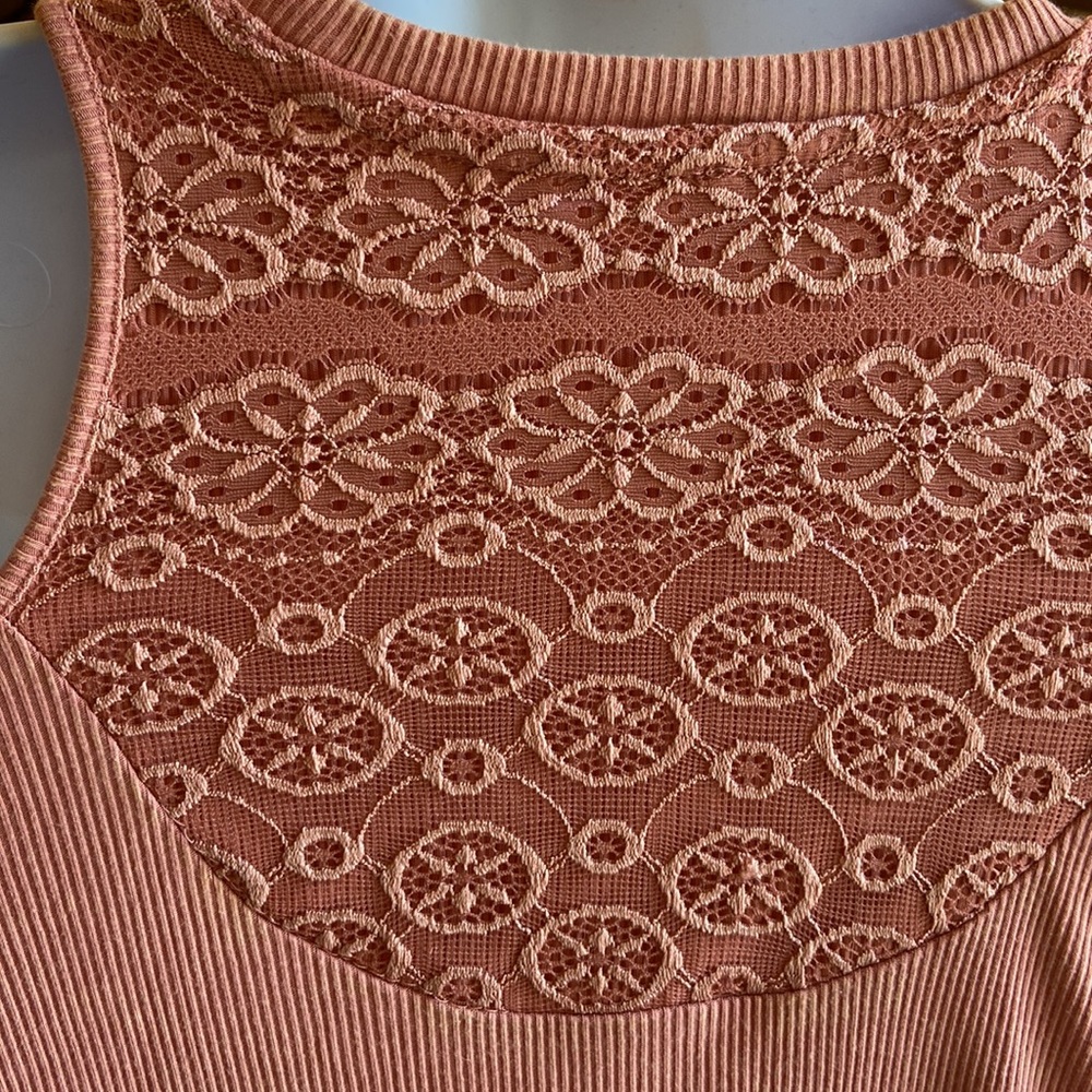 Xhilaration Ribbed Lace Mock Neck Crop Top Size XS - Picture 4 of 5
